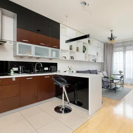 Przytulny Apartament Z Parkingiem I Biurkiem Przy Kazimierzu W Krakowie By Renters شقة كراكوفيا
