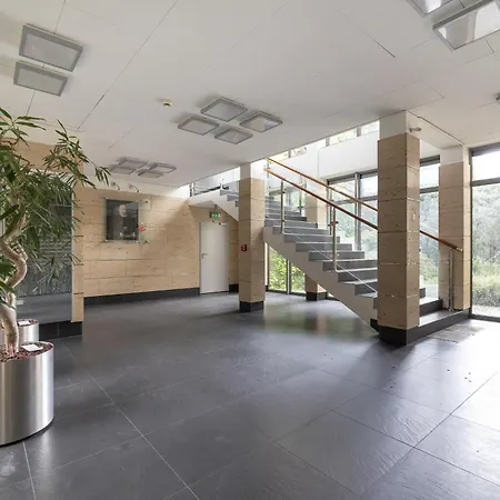 Apartman Przytulny Apartament Z Parkingiem I Biurkiem Przy Kazimierzu W Krakowie By Renters