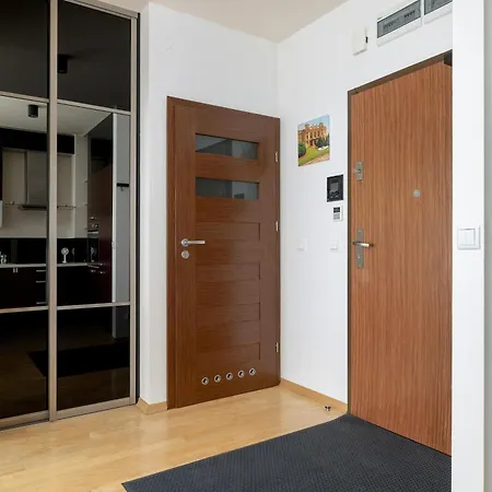 Przytulny Apartament Z Parkingiem I Biurkiem Przy Kazimierzu W Krakowie By Renters Apartment *