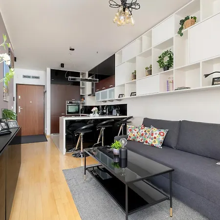 Apartment Przytulny Apartament Z Parkingiem I Biurkiem Przy Kazimierzu W Krakowie By Renters Krakow