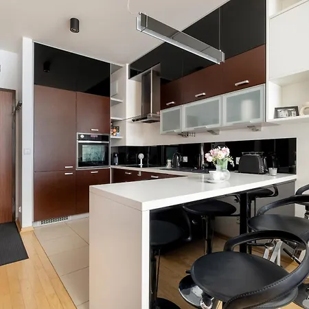 Przytulny Apartament Z Parkingiem I Biurkiem Przy Kazimierzu W Krakowie By Renters *