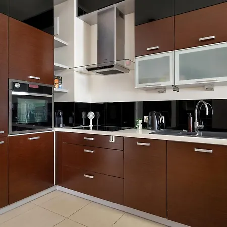 Przytulny Apartament Z Parkingiem I Biurkiem Przy Kazimierzu W Krakowie By Renters Apartment